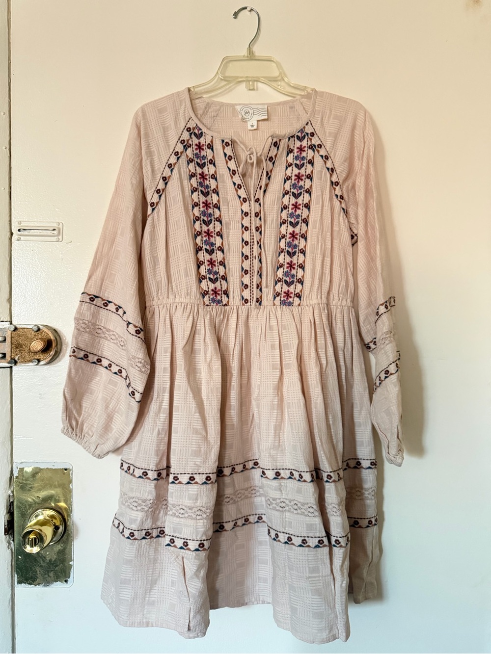 *BRAND NEW* Vintage Long Sleeves Boho Floral Embroidered Cream Small Flowy Dress